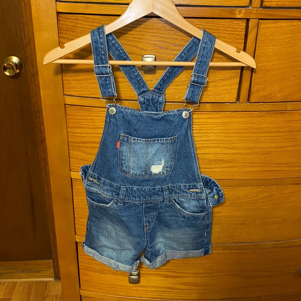 💛Levi’s Distressed Shortalls